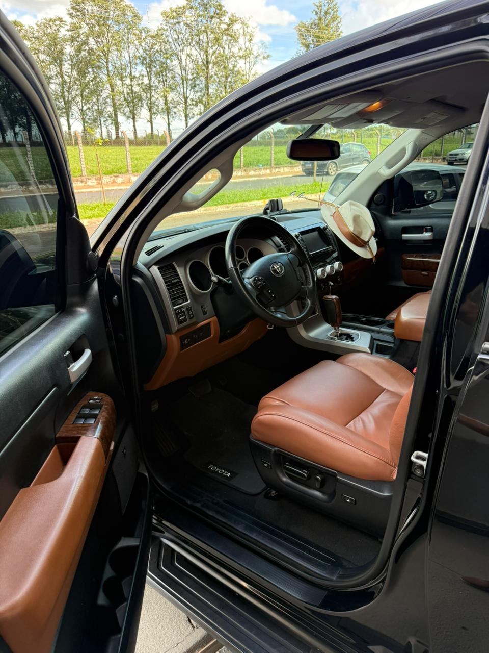 TOYOTA Tundra Crewmax 5.7 V8 - miniatura 5