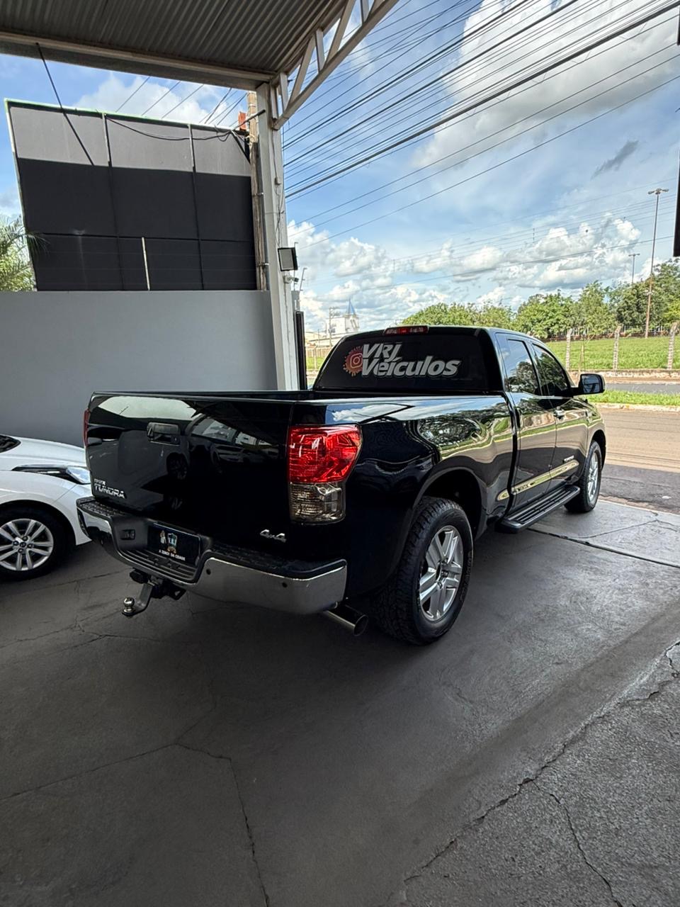 TOYOTA Tundra Crewmax 5.7 V8 - miniatura 8