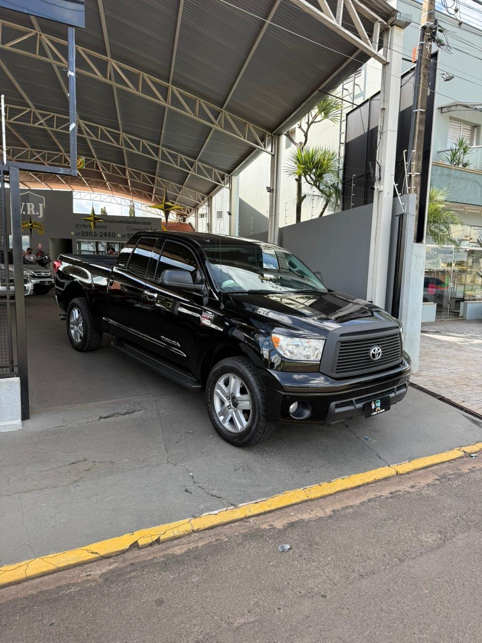 TOYOTA Tundra Crewmax 5.7 V8
